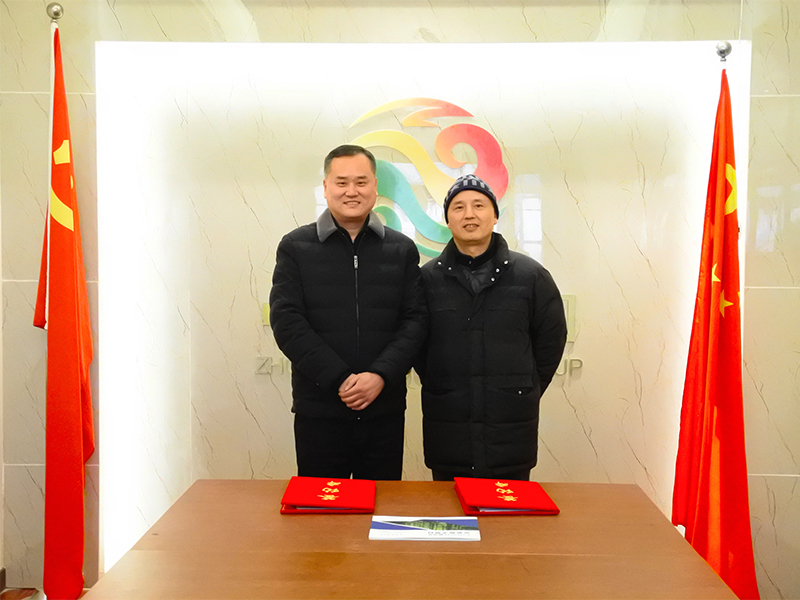 沃空间CEO冉立峰与中民国控集团战略合作项目负责人冉福光